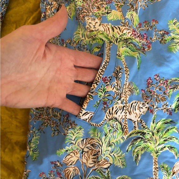 Lilly Pulitzer long sleeve resort wear dress w bamboo zipper pull, front pockets - Picture 8 of 8